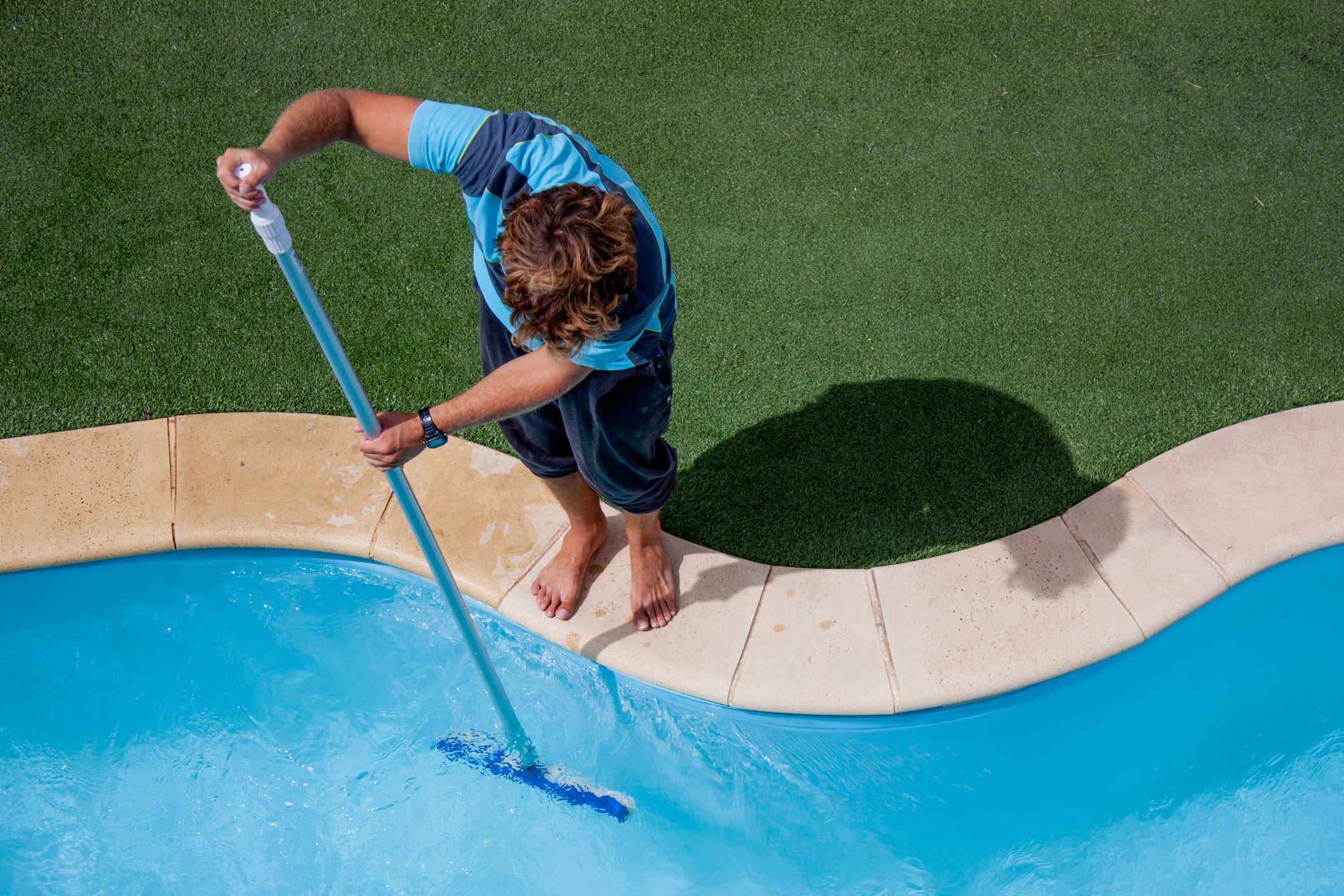 How to Keep Your Swimming Pool Clean and Healthy All Season Long